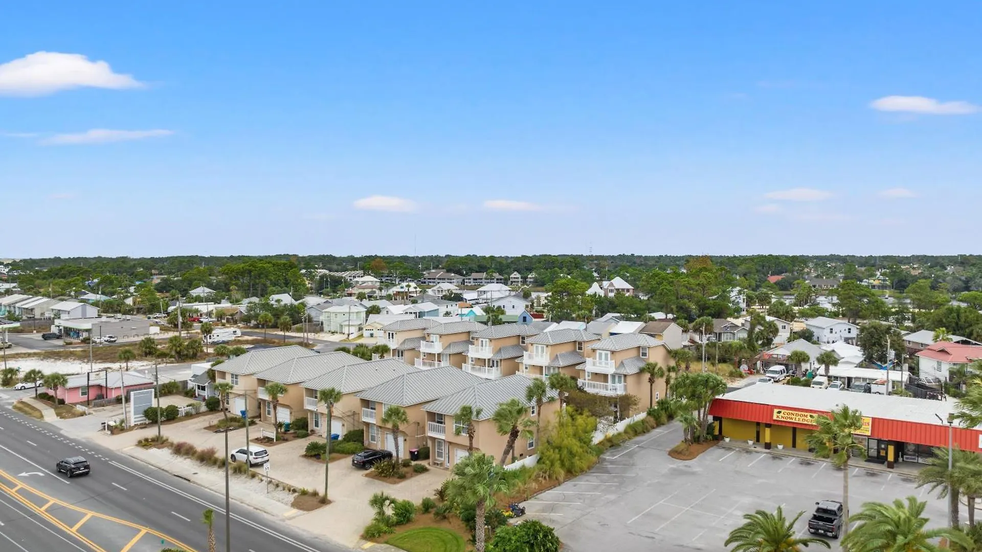 Holiday home Escape To Sand Dollar Holler: Coastal Retreat, 3 Beds, 25 Baths, Sleeps 10! Panama City Beach