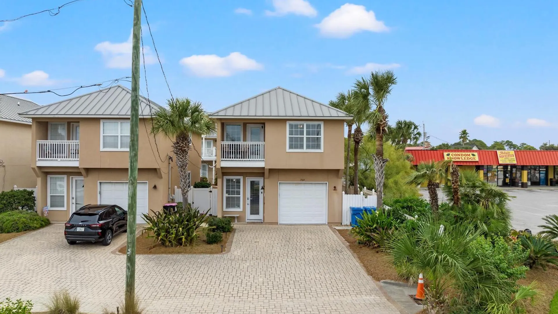 Escape To Sand Dollar Holler: Coastal Retreat, 3 Beds, 25 Baths, Sleeps 10! Panama City Beach