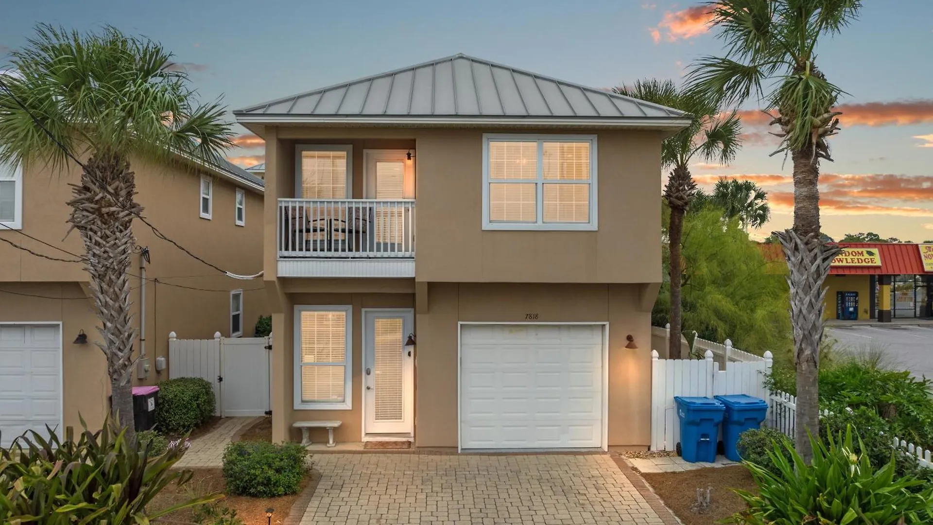 Escape To Sand Dollar Holler: Coastal Retreat, 3 Beds, 25 Baths, Sleeps 10! Panama City Beach